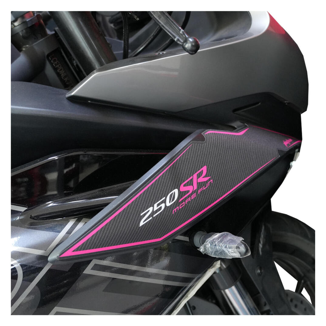 GP Kompozit CF Moto 250 SR 2026 Uyumlu Kanat Grenaj Stickeri Pembe-Karbon - 2