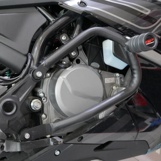 GP Kompozit CF Moto 250 SR 2026 Uyumlu Motor Koruma Demiri Siyah (1)