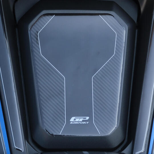 GP Kompozit Honda ADV 350 2023-2026 Uyumlu Yeni Seri Tank Pad Seti Karbon (1)