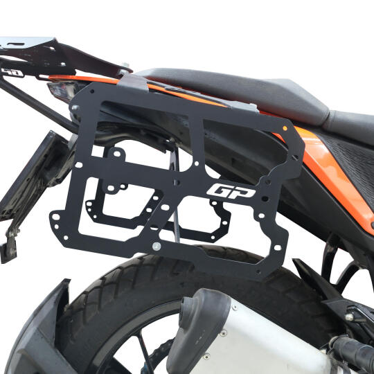 GP Kompozit KTM 250 / 390 Adventure 2020-2024 Uyumlu Yan Çanta Demiri Siyah (1)