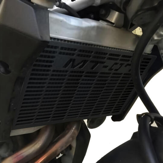 GP Kompozit Yamaha MT-07 2014-2020 Uyumlu Radyatör Koruma Siyah (1)