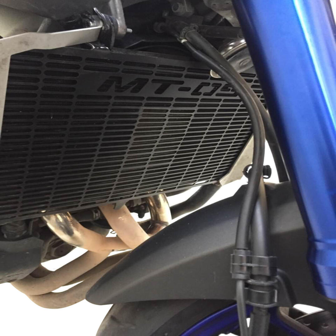 GP Kompozit Yamaha MT-09 2013-2016 Uyumlu Radyatör Koruma Siyah - 2