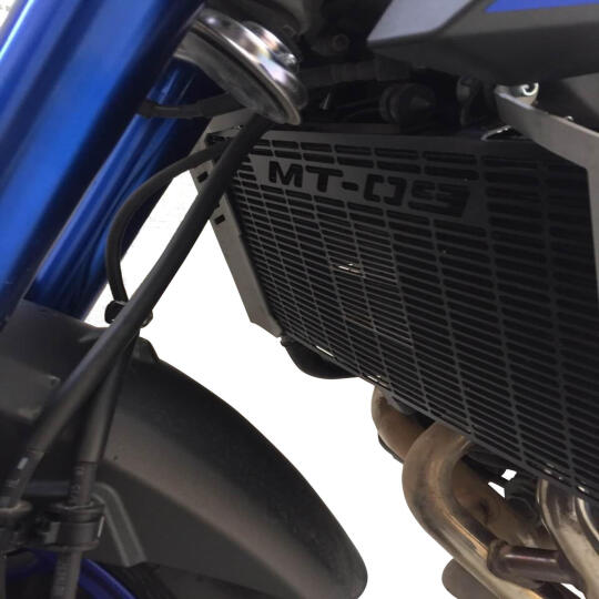 GP Kompozit Yamaha MT-09 2013-2016 Uyumlu Radyatör Koruma Siyah - 4