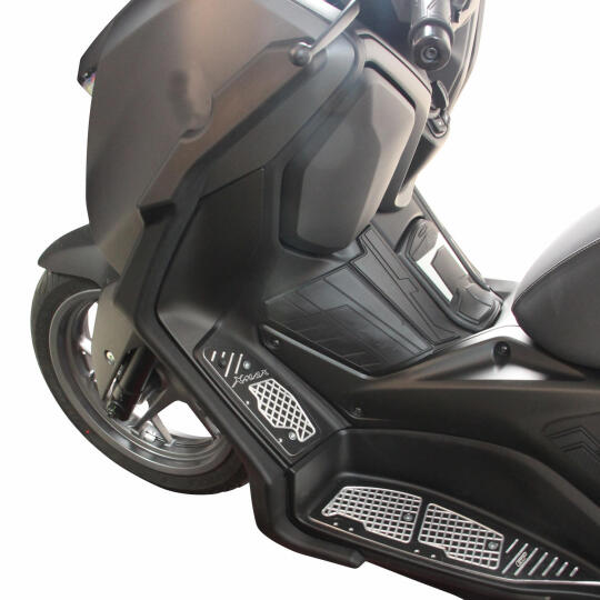 GP Kompozit Yamaha XMAX 250 2024-2026 Uyumlu Bacak Koruma Siyah - 2