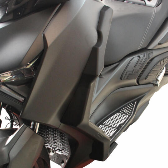 GP Kompozit Yamaha XMAX 250 2024-2026 Uyumlu Bacak Koruma Siyah - 3