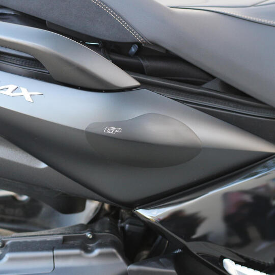 GP Kompozit Yamaha XMAX 250 / 400 2018-2022 Uyumlu Bacak ve Grenaj Koruma Seti Siyah (1)