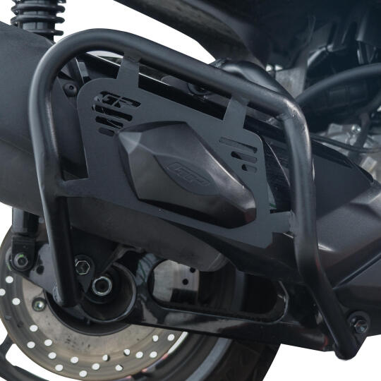 GP Kompozit Yamaha XMAX 250-400 2025-2026 Uyumlu Kapaklı Egzoz Koruma Demiri Siyah (1)